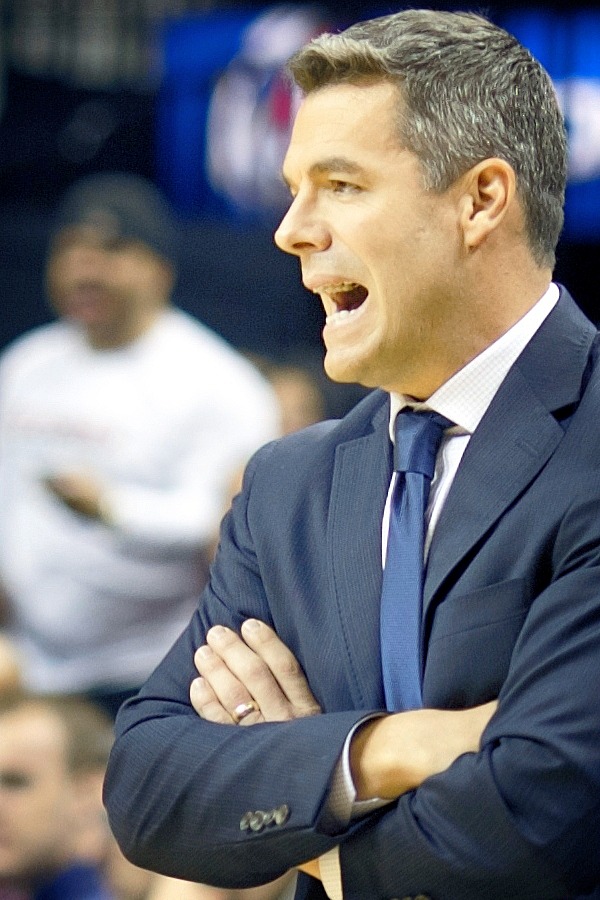 Arriba 30+ imagen uva head basketball coach