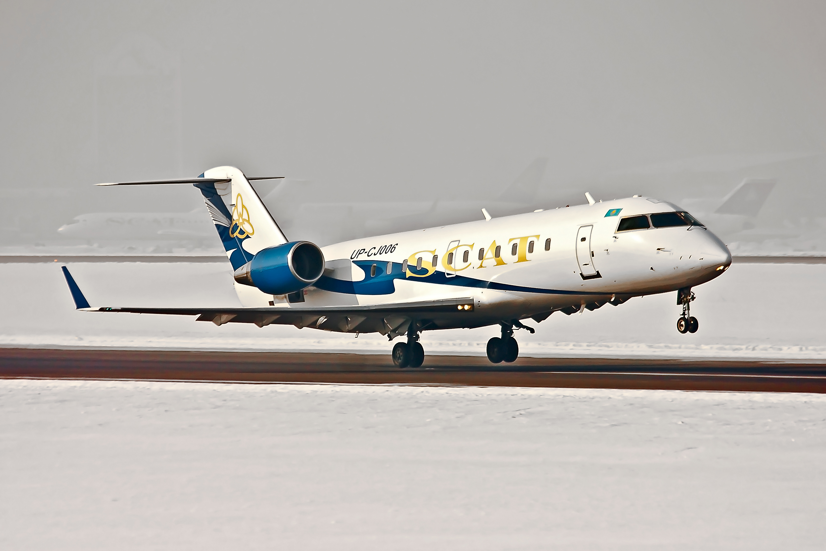 Файл:CRJ-200LR UP-CJ006 (cn 7413) SCAT Air.jpg — Википедия