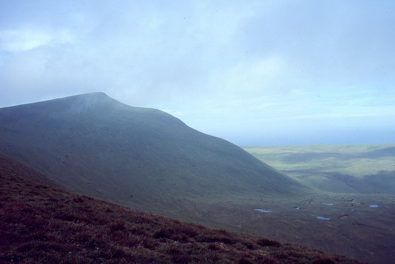 File:Da Sneug from Hamnafield, Foula - geograph.org.uk - 2390463.jpg