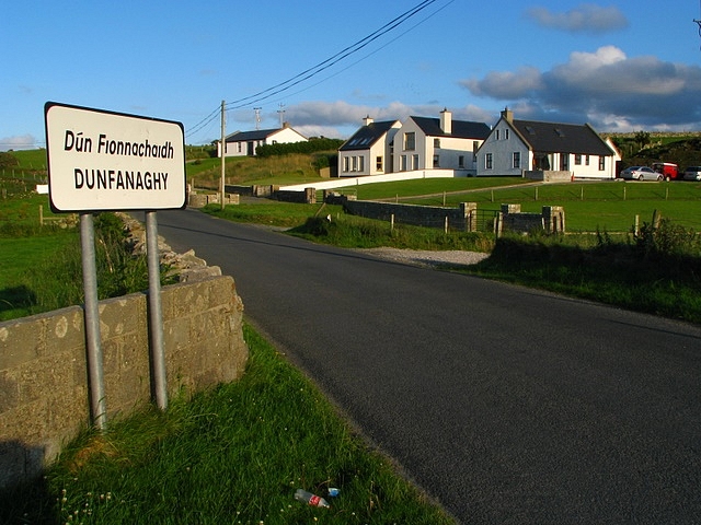 File:Entering Dunfanaghy - geograph.org.uk - 899551.jpg