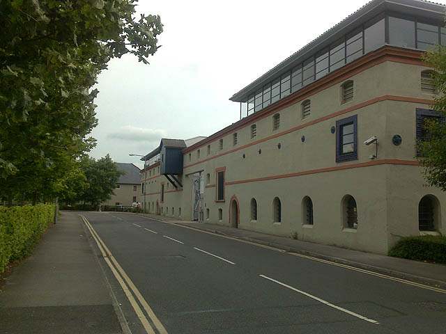 File:Forbidding Office Building - geograph.org.uk - 1363225.jpg