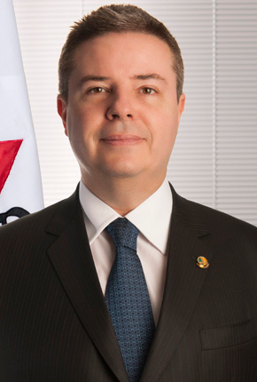 File:Foto oficial de Antonio Anastasia (cropped).jpg