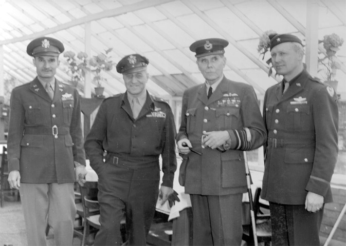 File:Generals Sanders, Royce and Weyland with Lord Trenchard.JPG