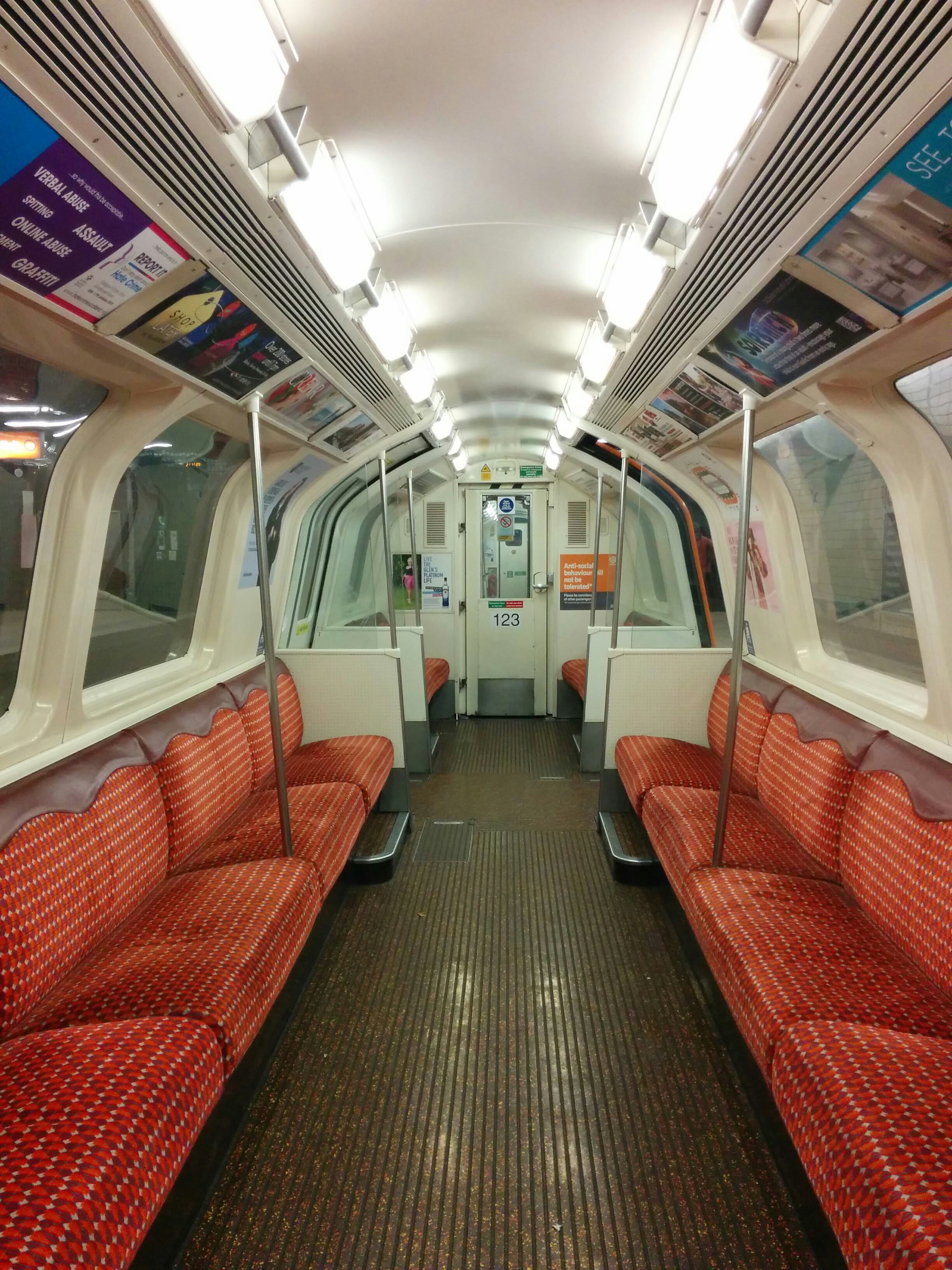 Glasgow_Subway_train_interior.jpg