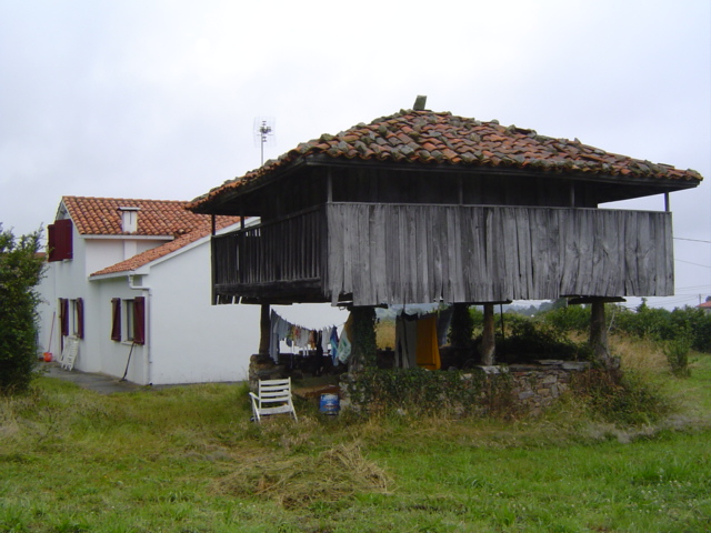 File:Horreo asturiano.JPG