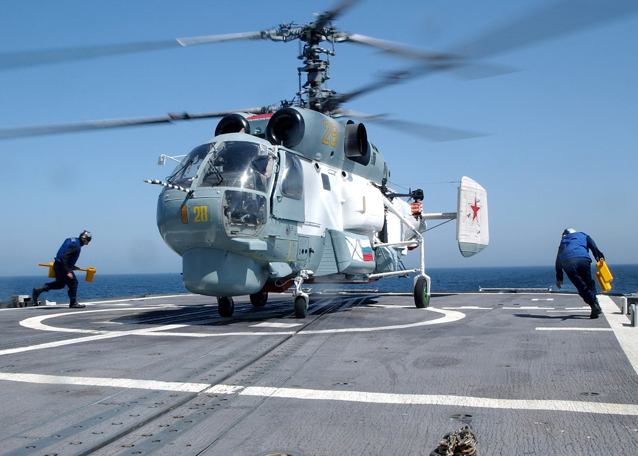 Авиация военно морского флота. Ка-27 вертолёт. Модернизированные вертолеты ка-27м. Вертолёт ка 27 ВМФ России. Ка-27пл палубный противолодочный вертолёт.