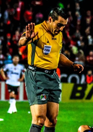 Rodríguez officiating a match between [[Club Tijuana|Tijuana]] and [[Atlas F.C.|Atlas]] in 2012