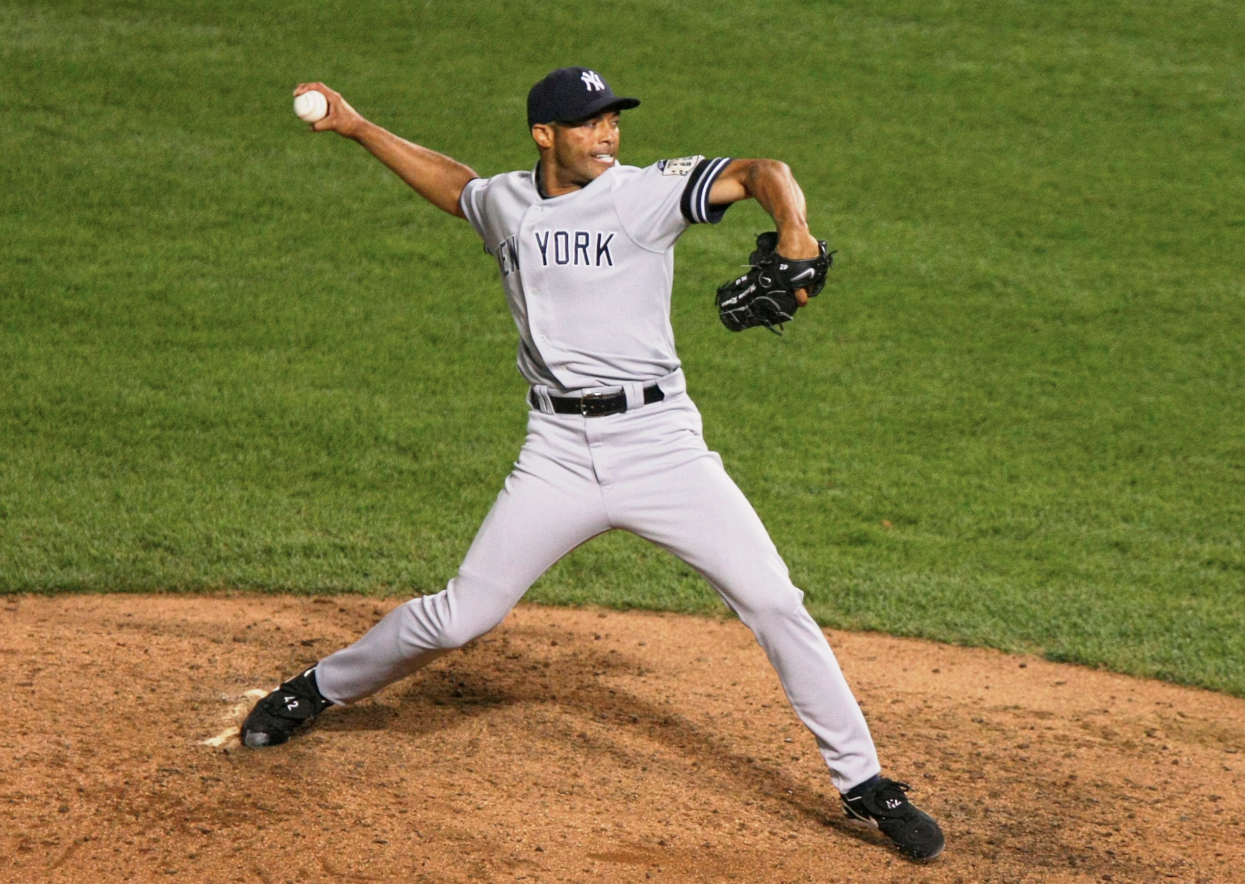 Mariano Rivera pitching in Baltimore on 8-22-08.jpeg. 