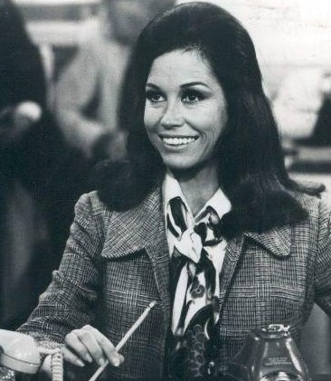 File:Mary Tyler Moore Show in 1977.jpg