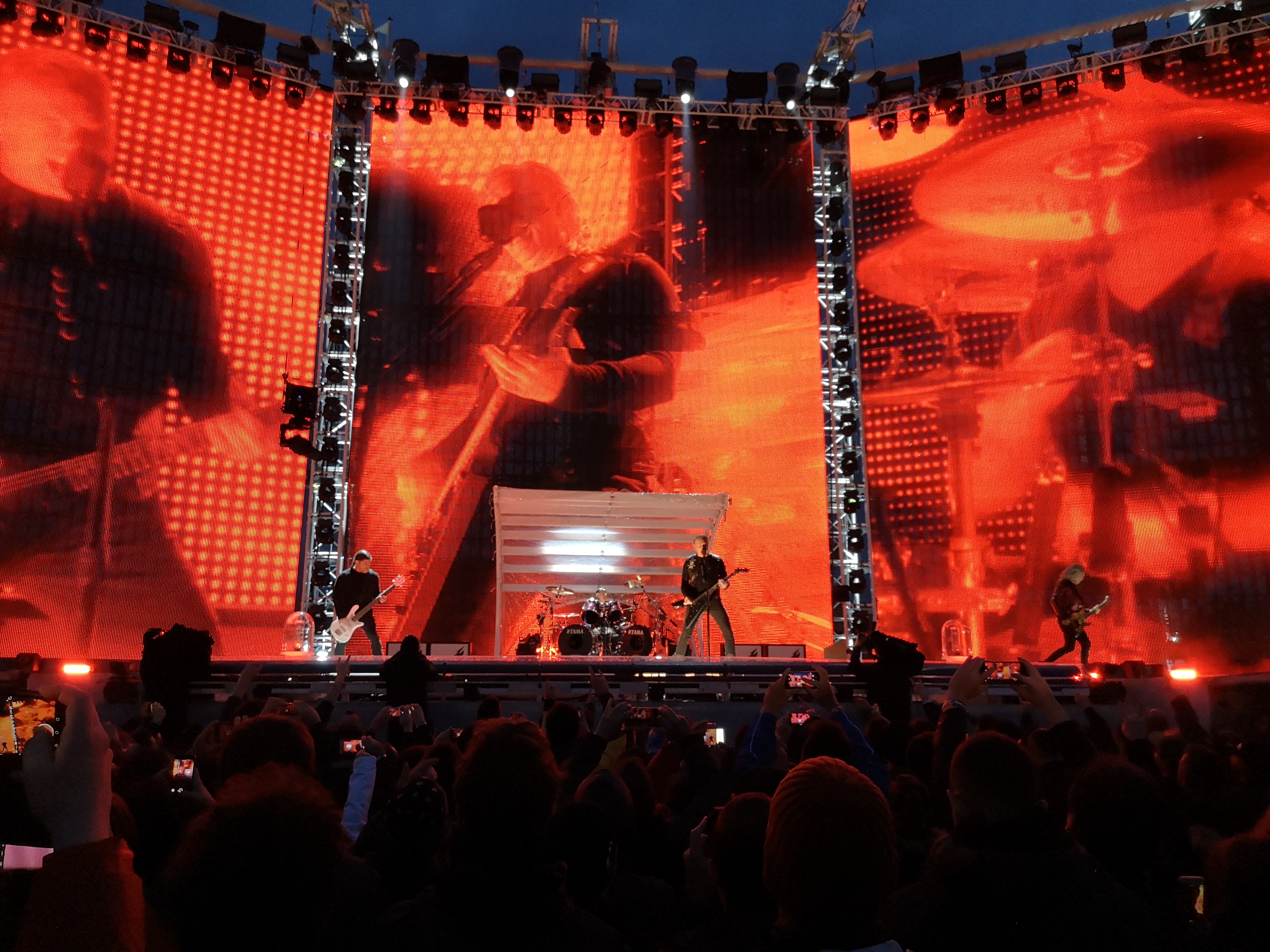 Benioff, Metallica join forces for wildfire relief concert at AT&T Park -  Curbed SF