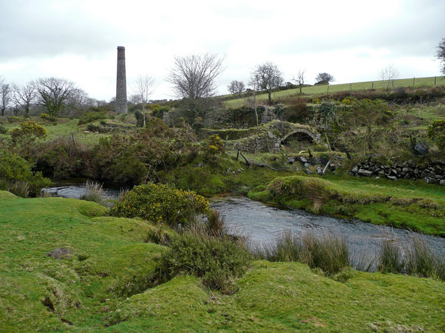 File:Mine workings near Watergate Highertown - geograph.org.uk - 681572.jpg