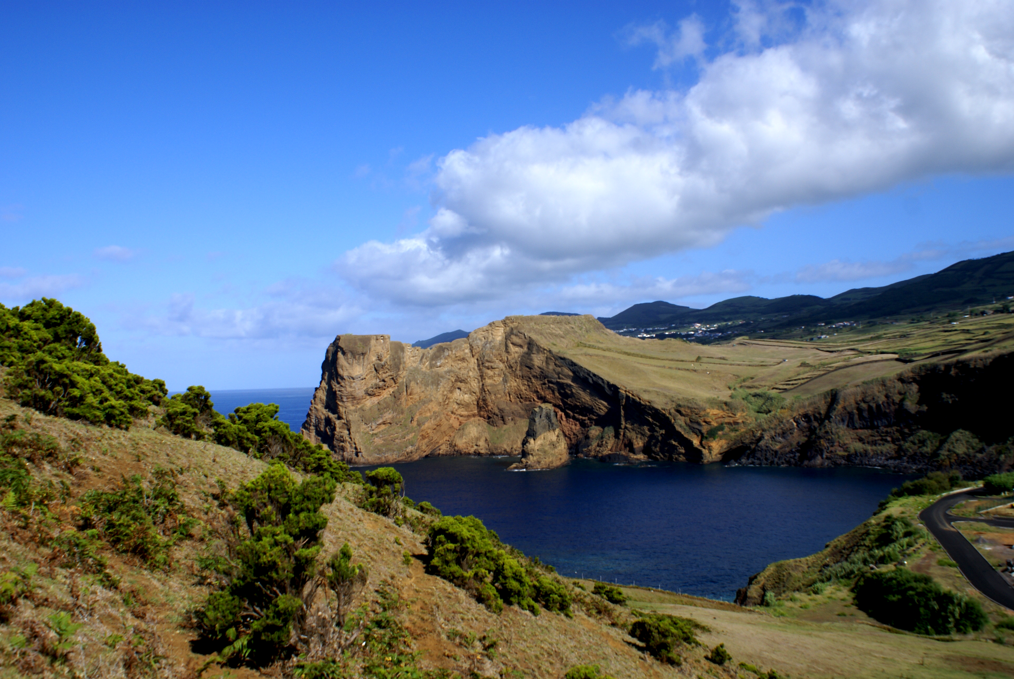 File:Antigo moinho de vento, Morro das Velas, Velas, ilha de São Jorge,  Açores.JPG - Wikipedia