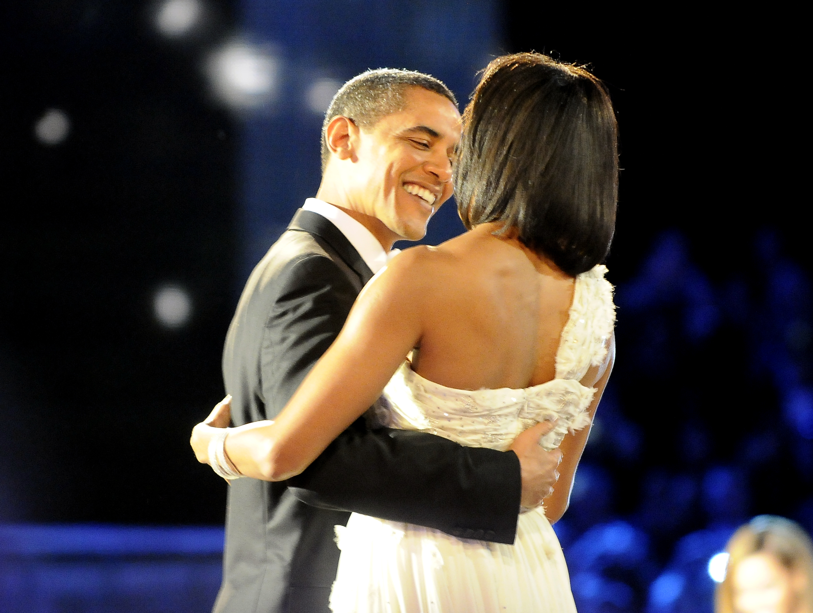 Obamas_dance_at_Neighborhood_Ball_090120-N-0106C-868.JPG