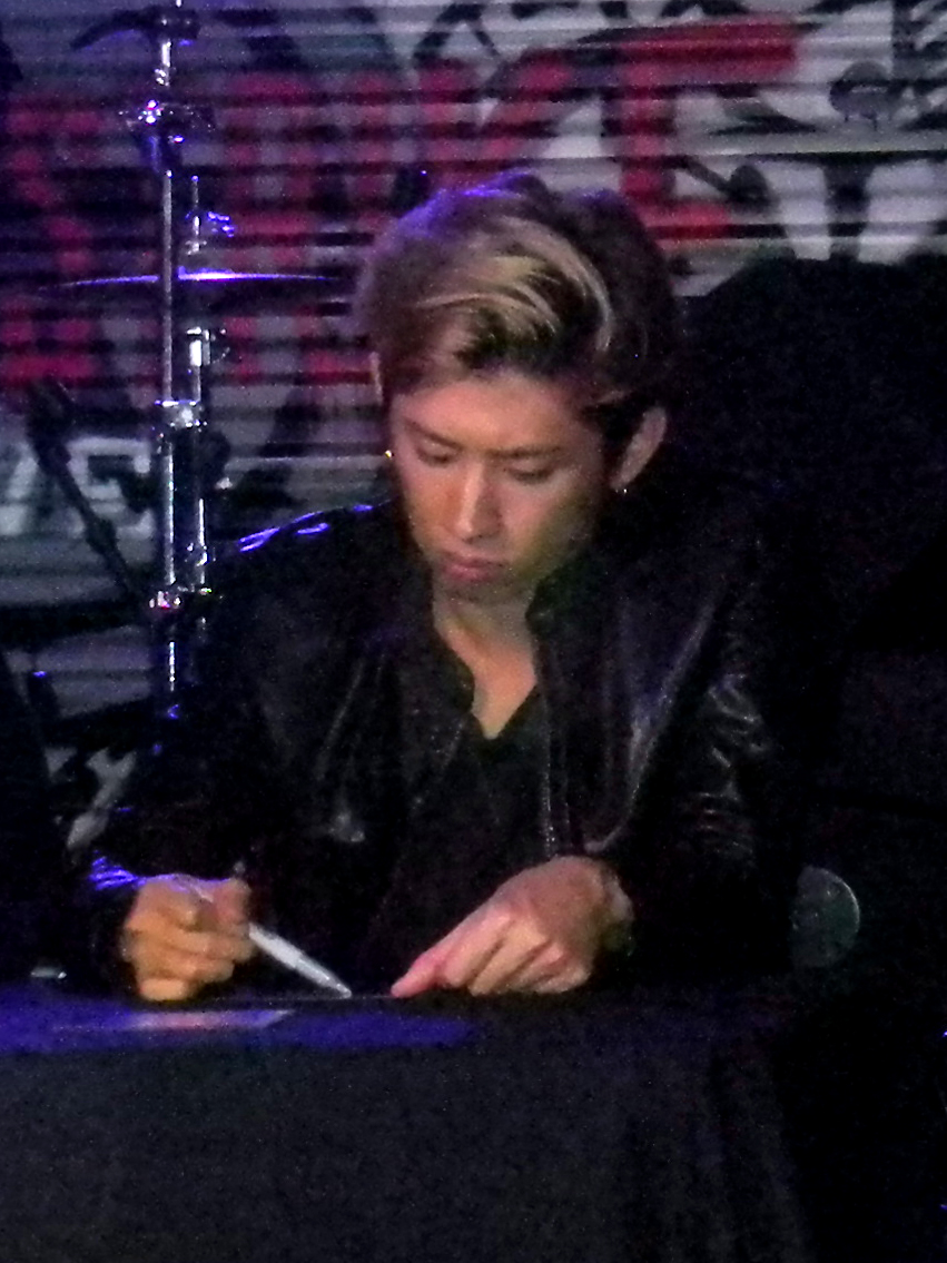 File One Ok Rock Taka Lucky Strike Live Autograph Session Jpg Wikimedia Commons