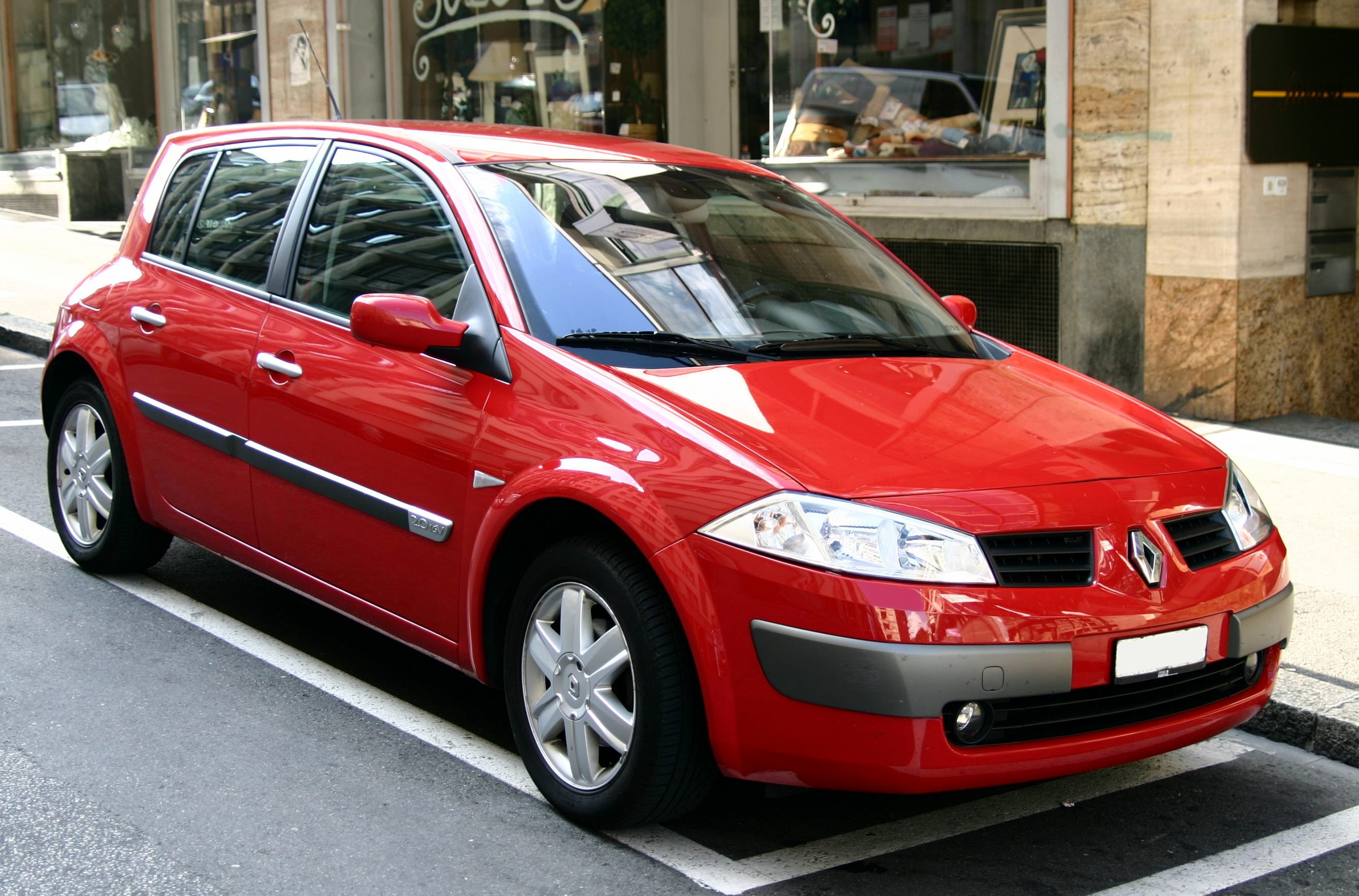 File:Renault Mégane II notchback registered September 2003 1998cc