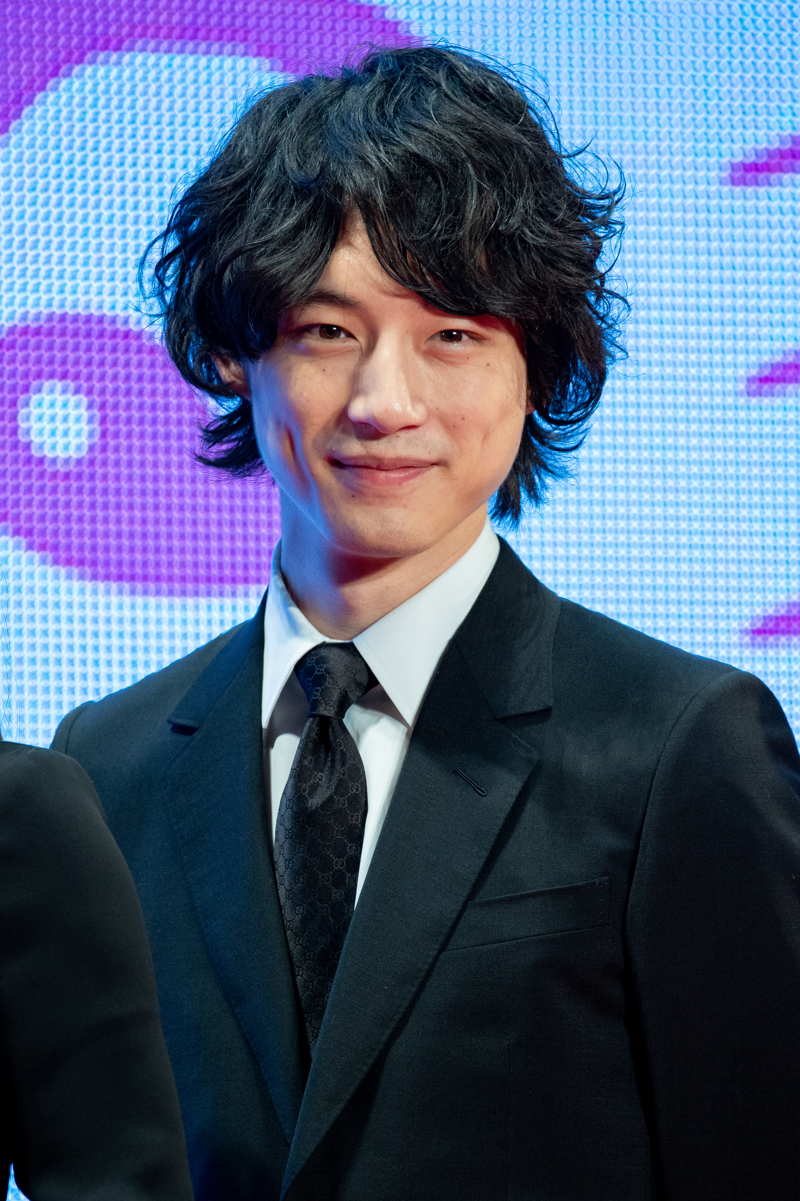 Archivo:Sakaguchi Kentaro from "The House Where the Mermaid Sleeps" World Premiere Red of the Tokyo International Film Festival 2018 (44769260505).jpg - Wikipedia, la enciclopedia libre