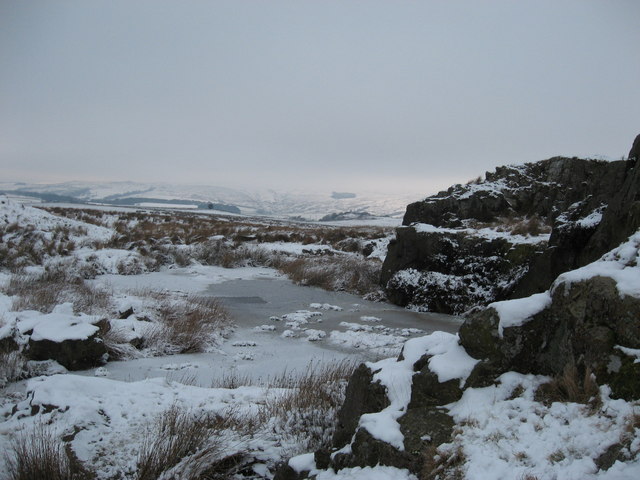 File:Sarelaw Crag in the snow - geograph.org.uk - 1657819.jpg