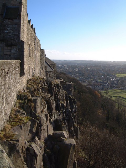 Datei:Stirling Castle Rock - geograph.org.uk - 1618247.jpg - Wikimedia Commons