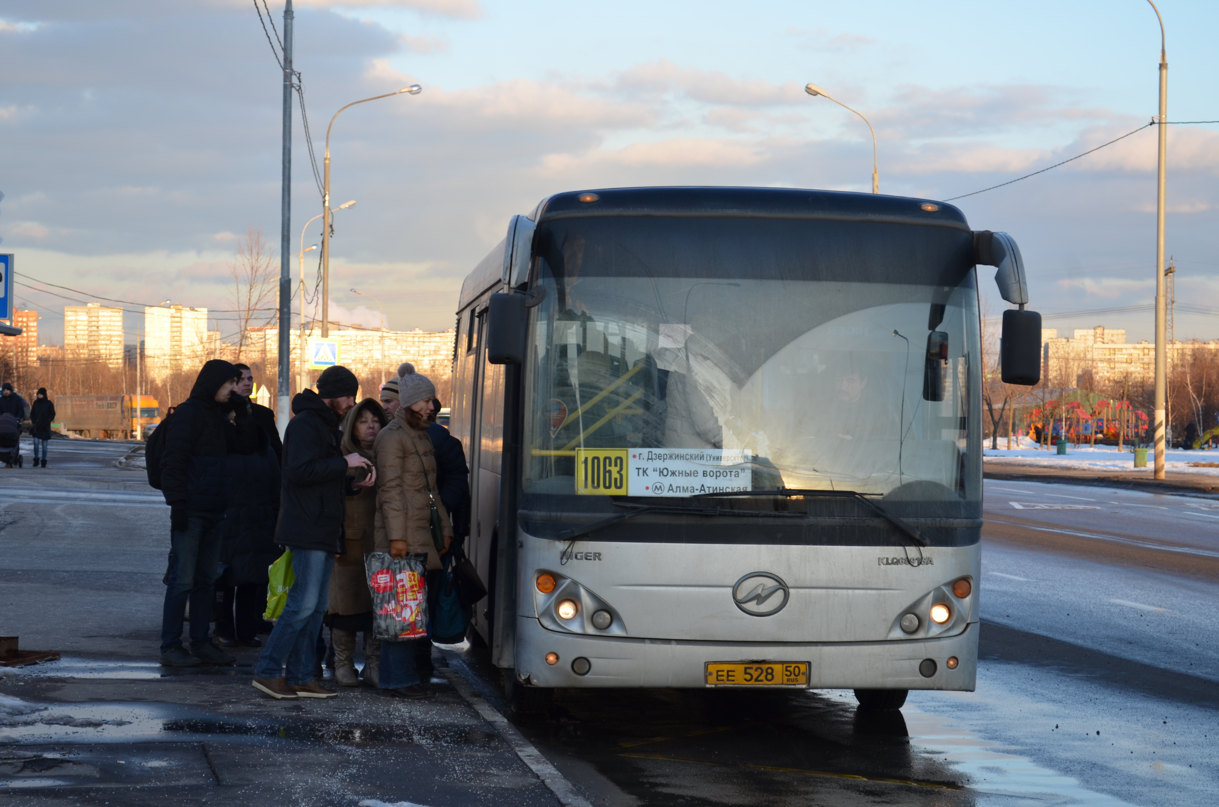 Дзержинский автобусы до метро. Автобус 1063 Дзержинский. Хайгер 6891. 1063 Дзержинский Алма-Атинская. Маршрут 1063 Дзержинский Алма-Атинская.