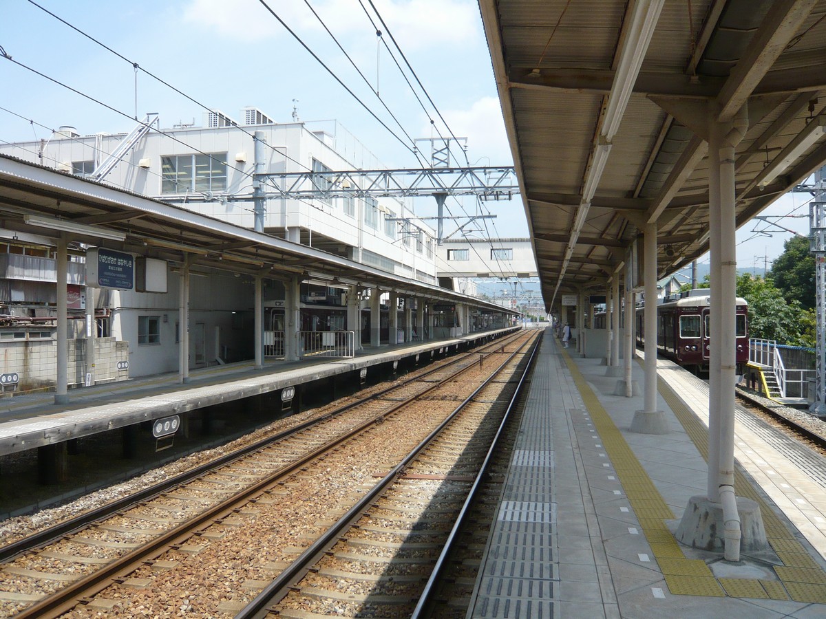 ファイル 阪急雲雀丘花屋敷駅ホーム Jpg Wikipedia