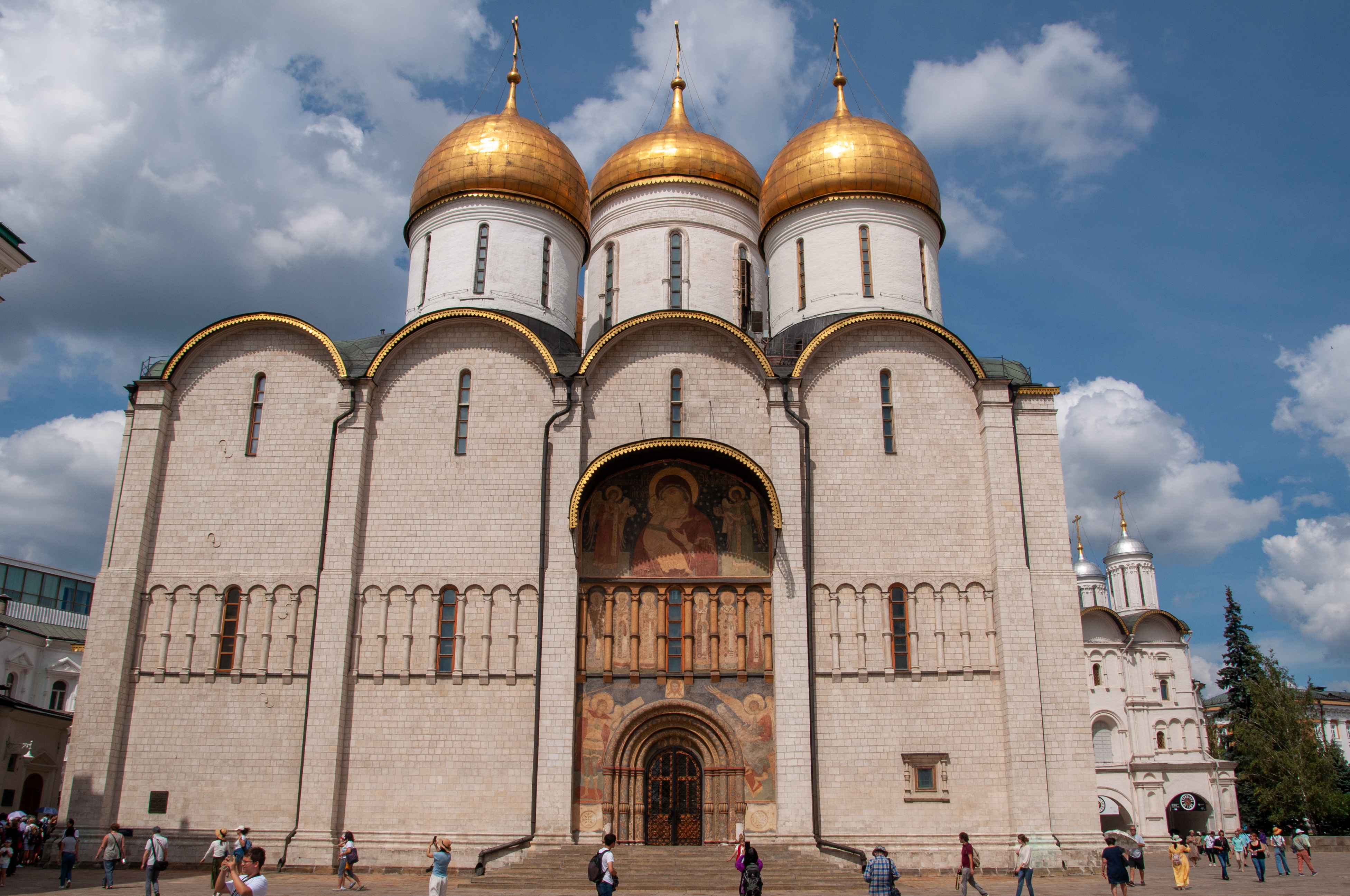 Успенский собор в москве фото снаружи