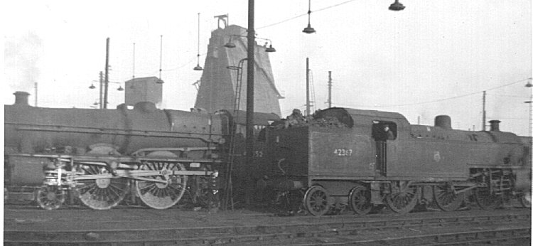 File:45552 Silver Jubilee and 42367 Fowler 2-6-4T at Willesden.jpg