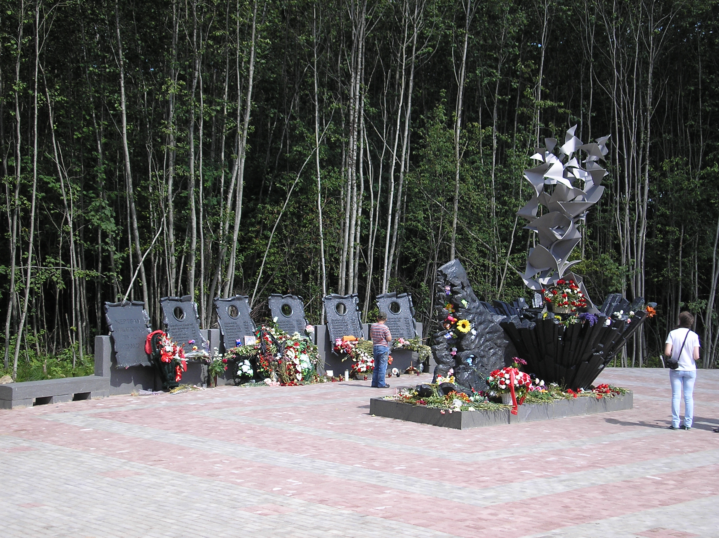 Airport disaster 20.06.11 Memorial near Petrozavodsk 1.JPG