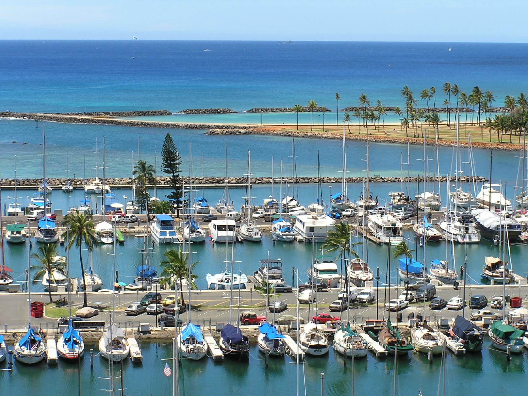 File:Ala Wai Harbor, Honolulu.jpg - Wikimedia Commons