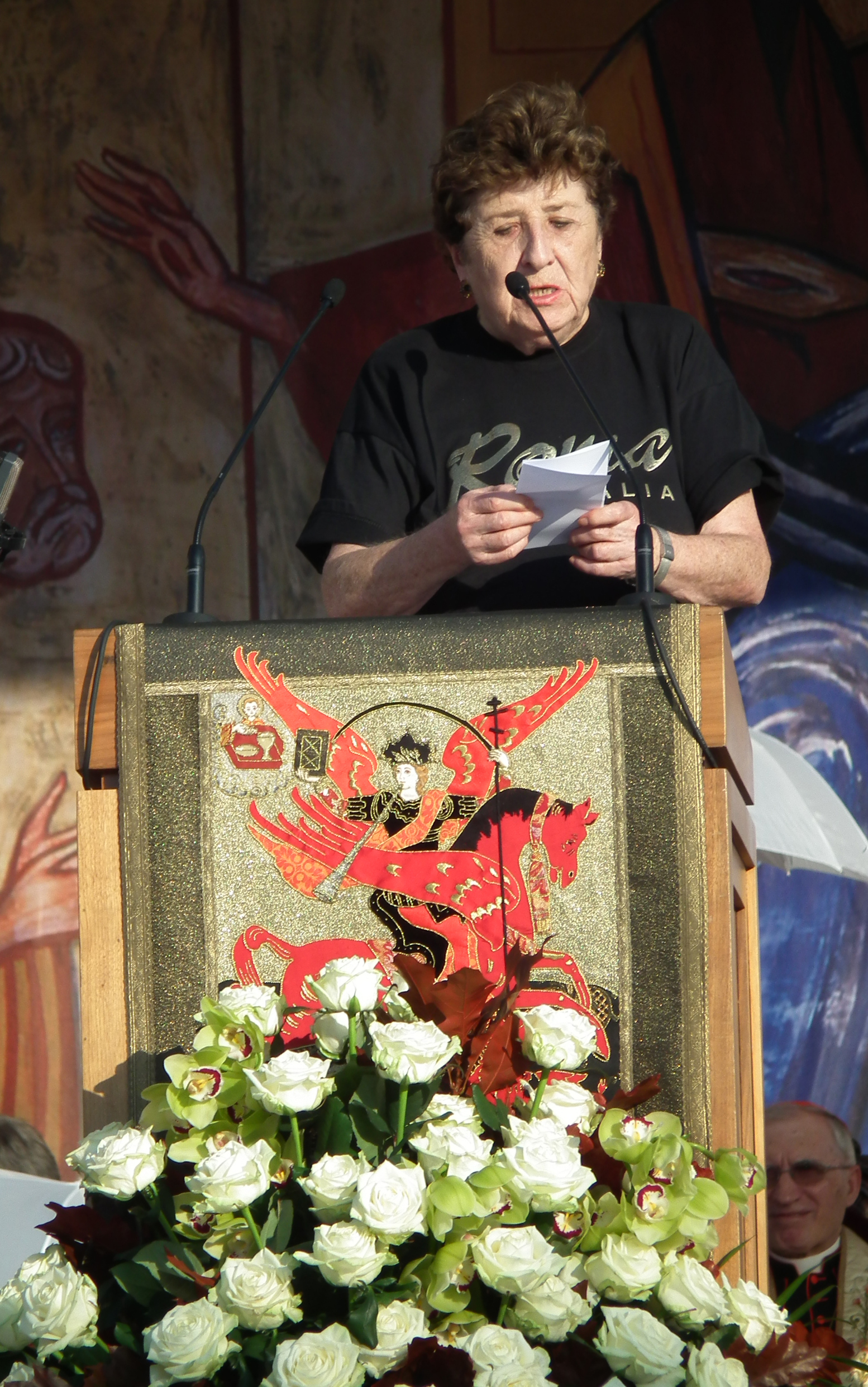 Carmen Hernandez in the vocational meeting of the [[World Youth Day]] in [[Madrid]].