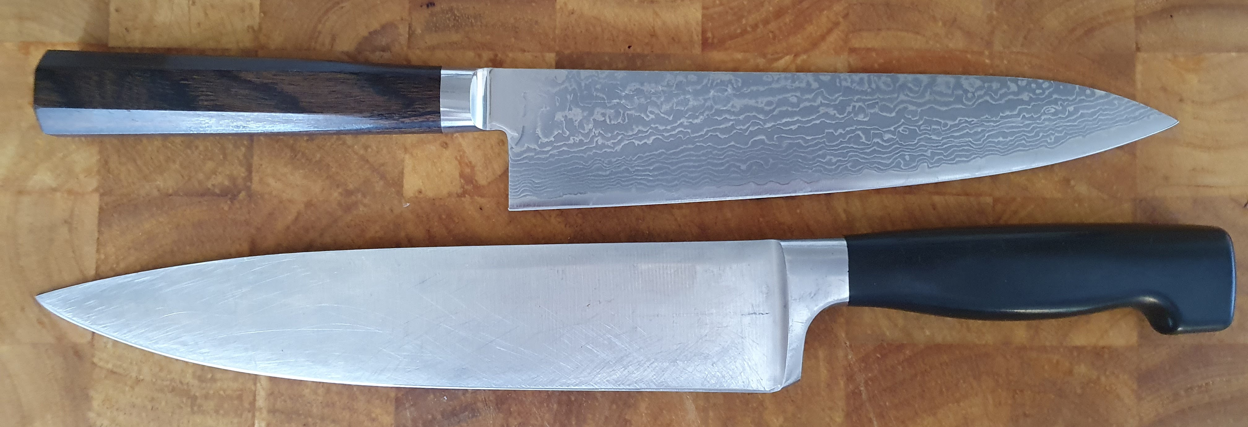 https://upload.wikimedia.org/wikipedia/commons/b/bb/Chef%27s_knives_Japanese_vs_German_type_horizontal.jpg