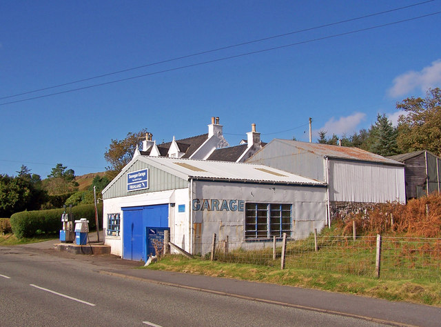 File:Garage in Dunvegan - geograph.org.uk - 994601.jpg