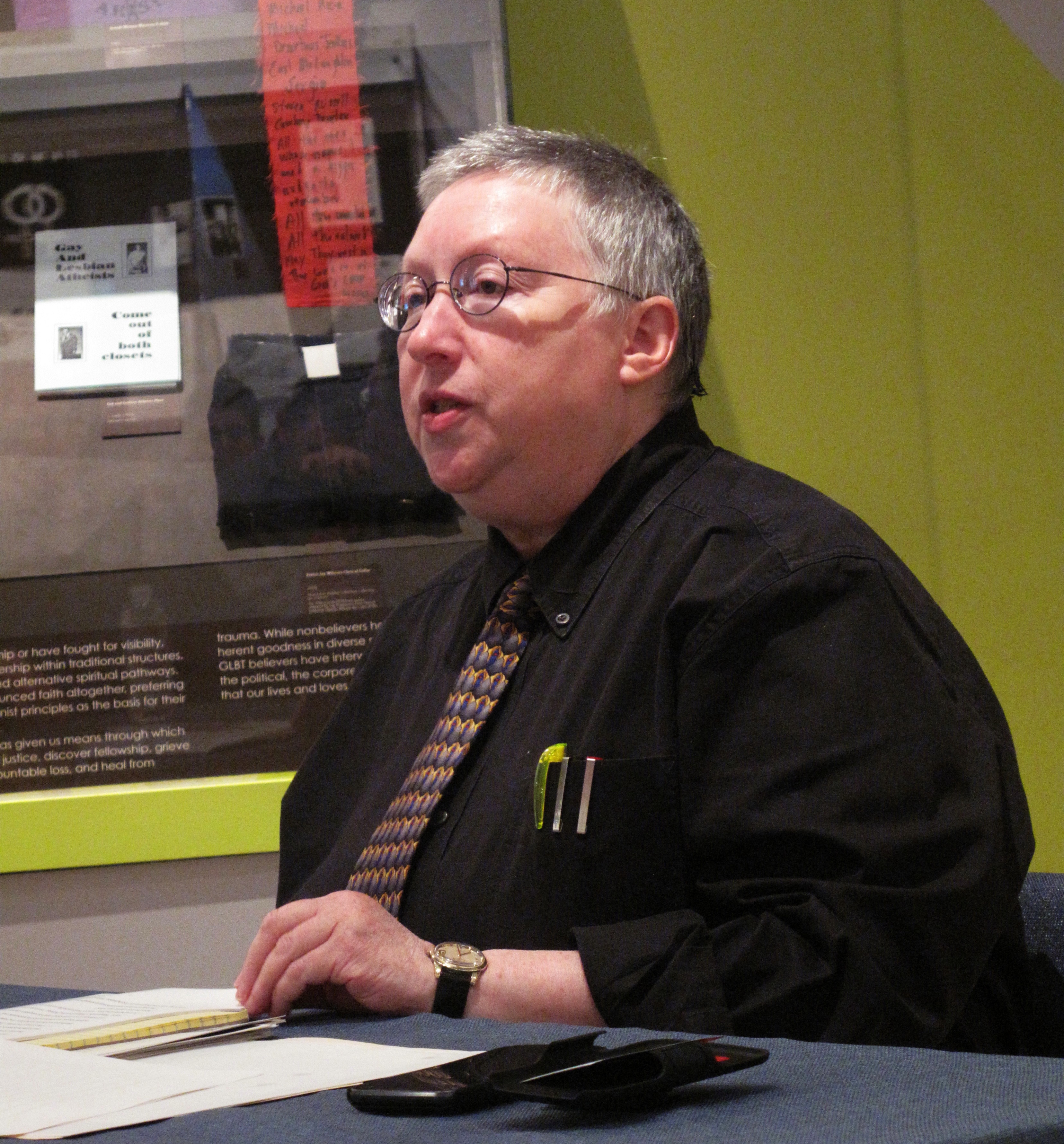 Gayle Rubin bei einer Veranstaltung des GLBT History Museum in San Francisco. (2012)