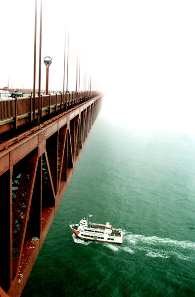 File:GoldenGatewithBoat.jpg