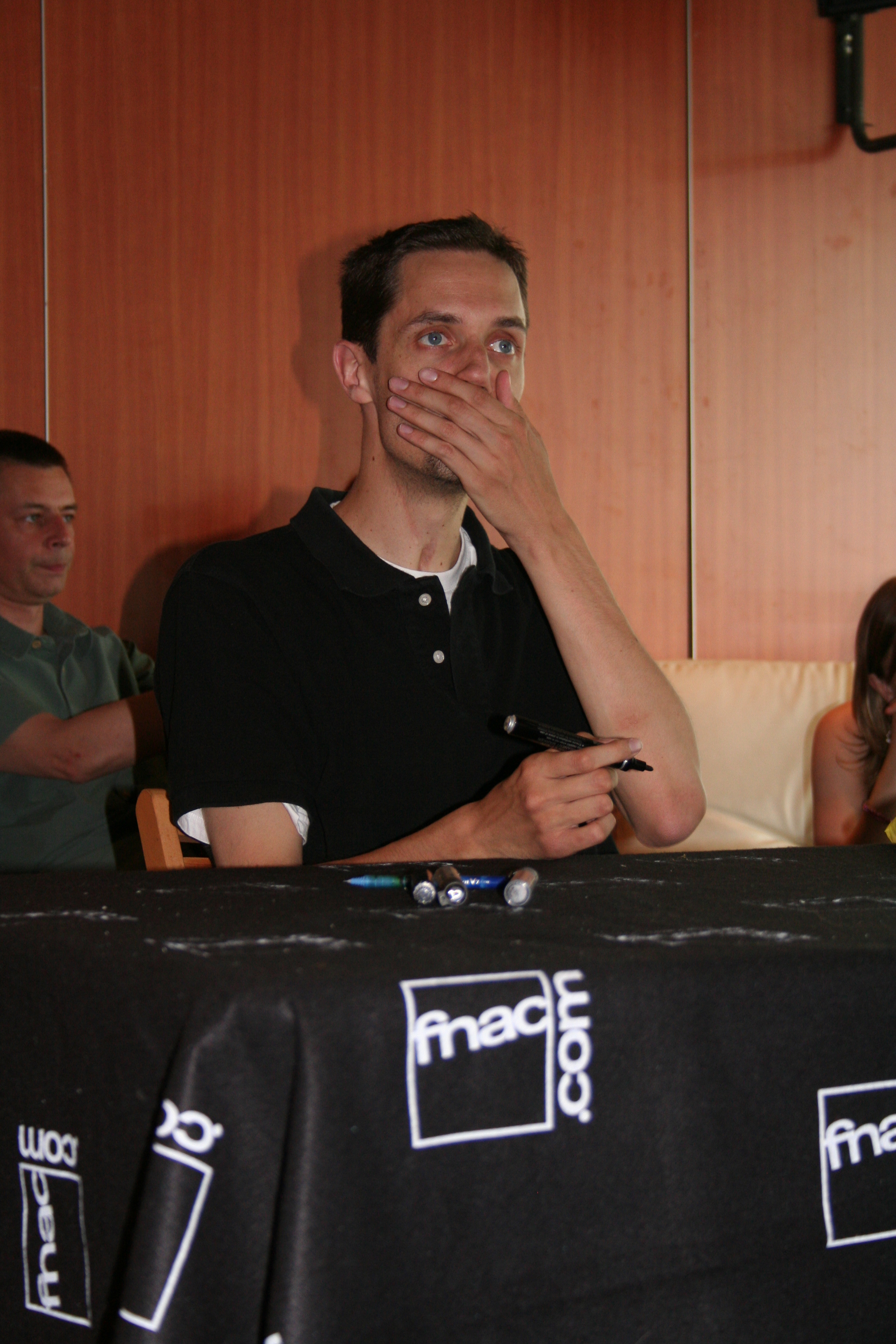 File:Grand Corps Malade 20060614 Fnac 06.jpg - Wikimedia Commons