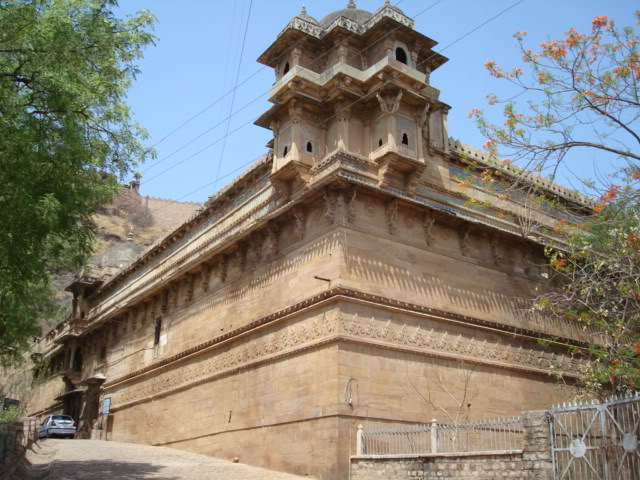 File:Gujari Mahal Gwalior - panoramio.jpg