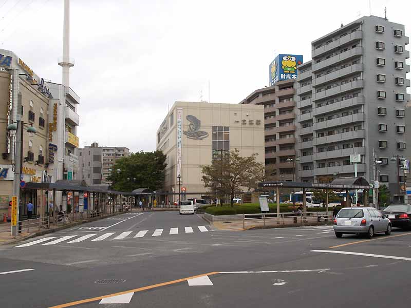 File:Ichinoe-station building-east.jpg