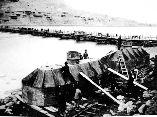 File:Lanzhou Yellow River Iron Bridge under construction.jpg