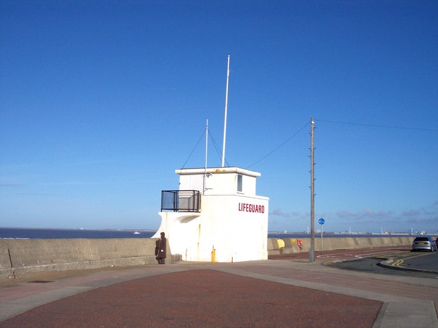 File:Lifeguard station on sea front-by-Raymond-Knapman.jpg