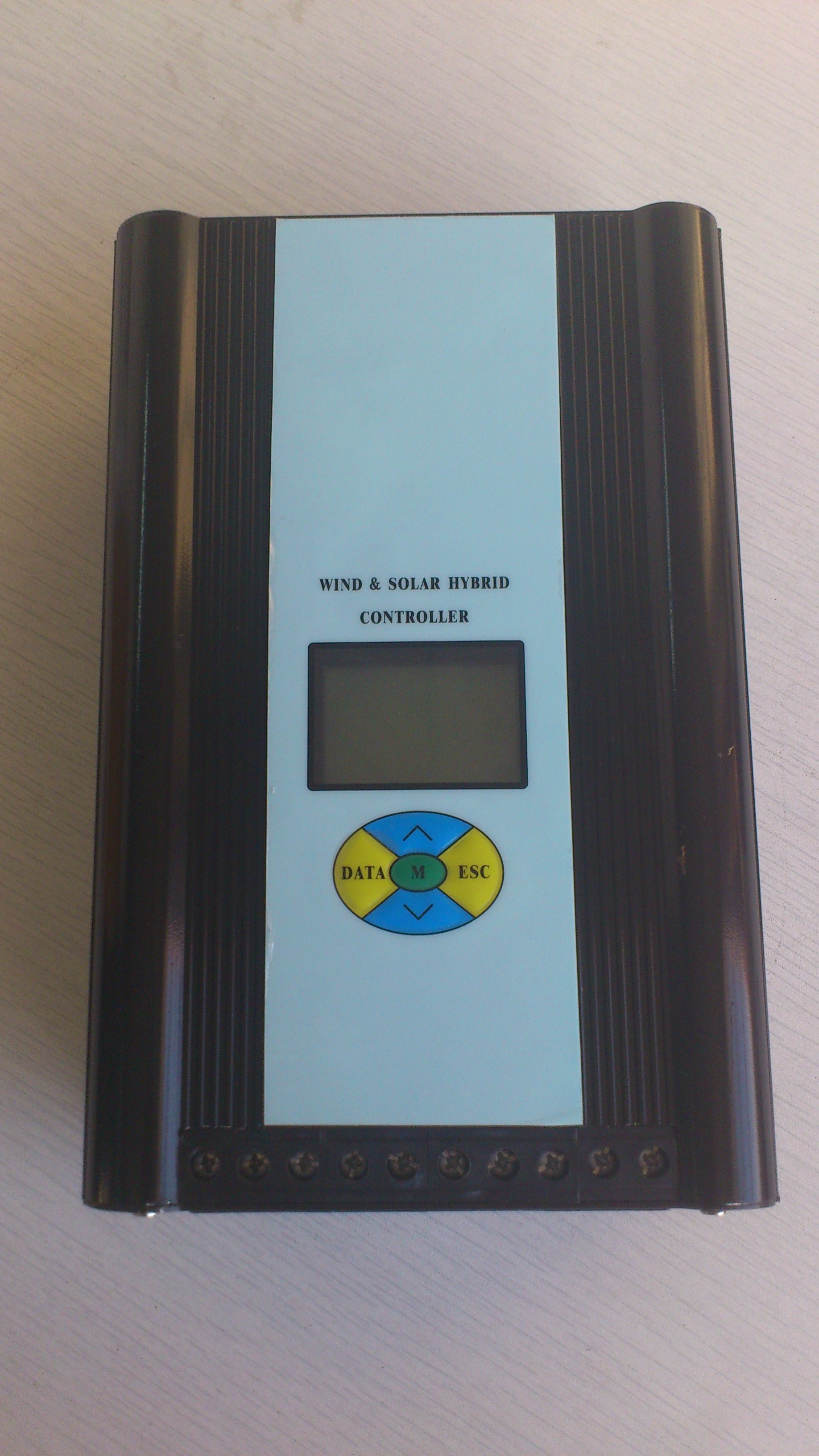 Low voltage charge wind %26solar hybrid controller