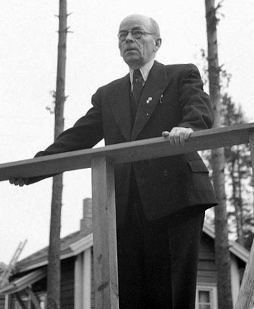 File:Maaherra E.Y.Pehkonen pitämässä puhetta Oulu 1943.09.10.jpg