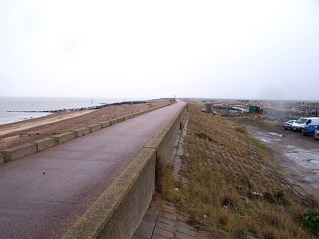 Northern Sea Wall, Reculver - geograph.org.uk - 647609