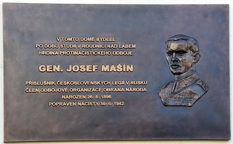 File:Pam.Deska.Josef.Masin.RoudniceNadLabem.2016.jpg