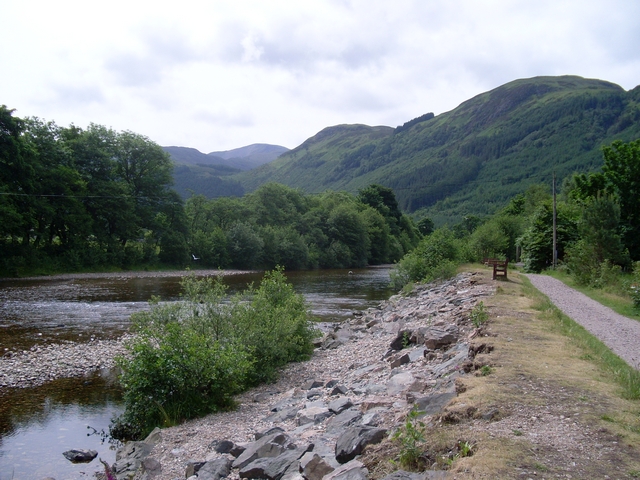 File:Rocky bank of River Nevis - geograph.org.uk - 856359.jpg