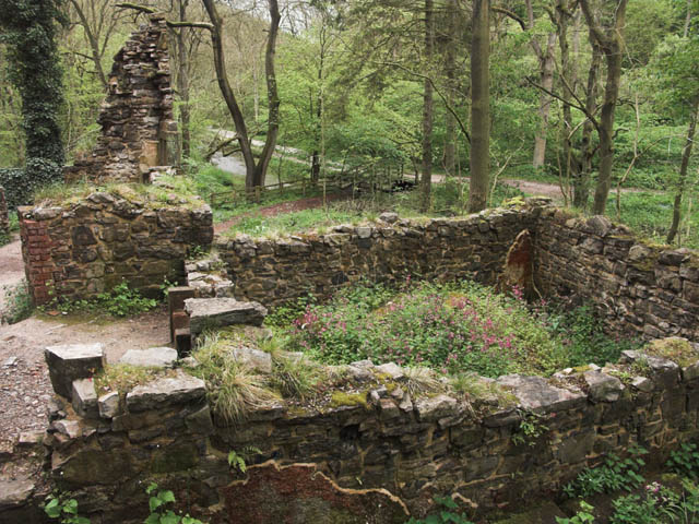 File:Ruin of Bateman's House, Lathkill Dale - geograph.org.uk - 436425.jpg