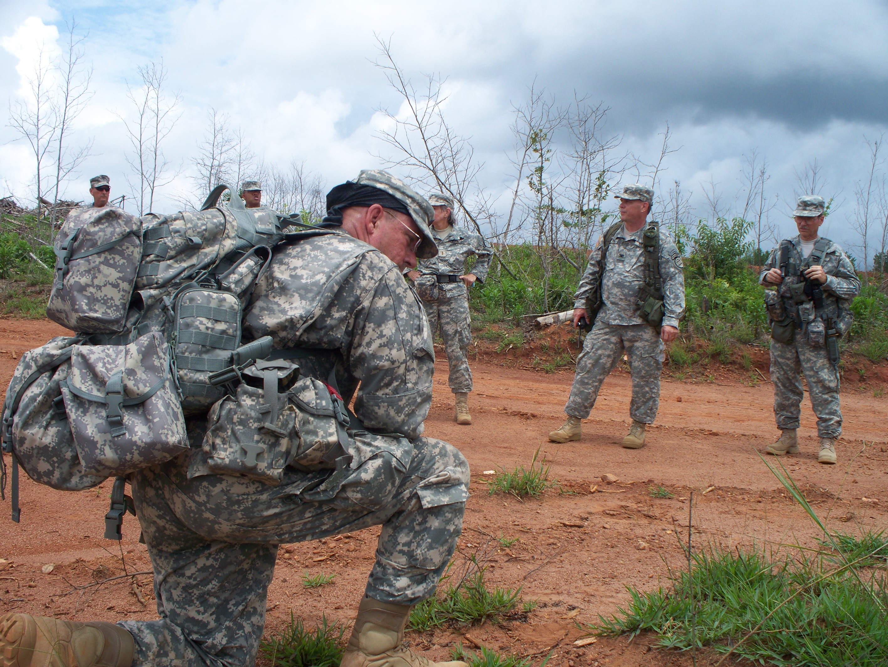 File Sdf Search And Rescue Training Taking A Knee Jpg Wikimedia Commons