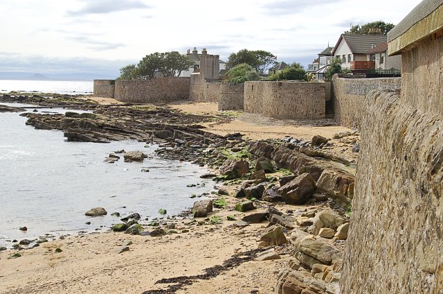 Sea Walls Wester Anstruther - geograph.org.uk - 551258