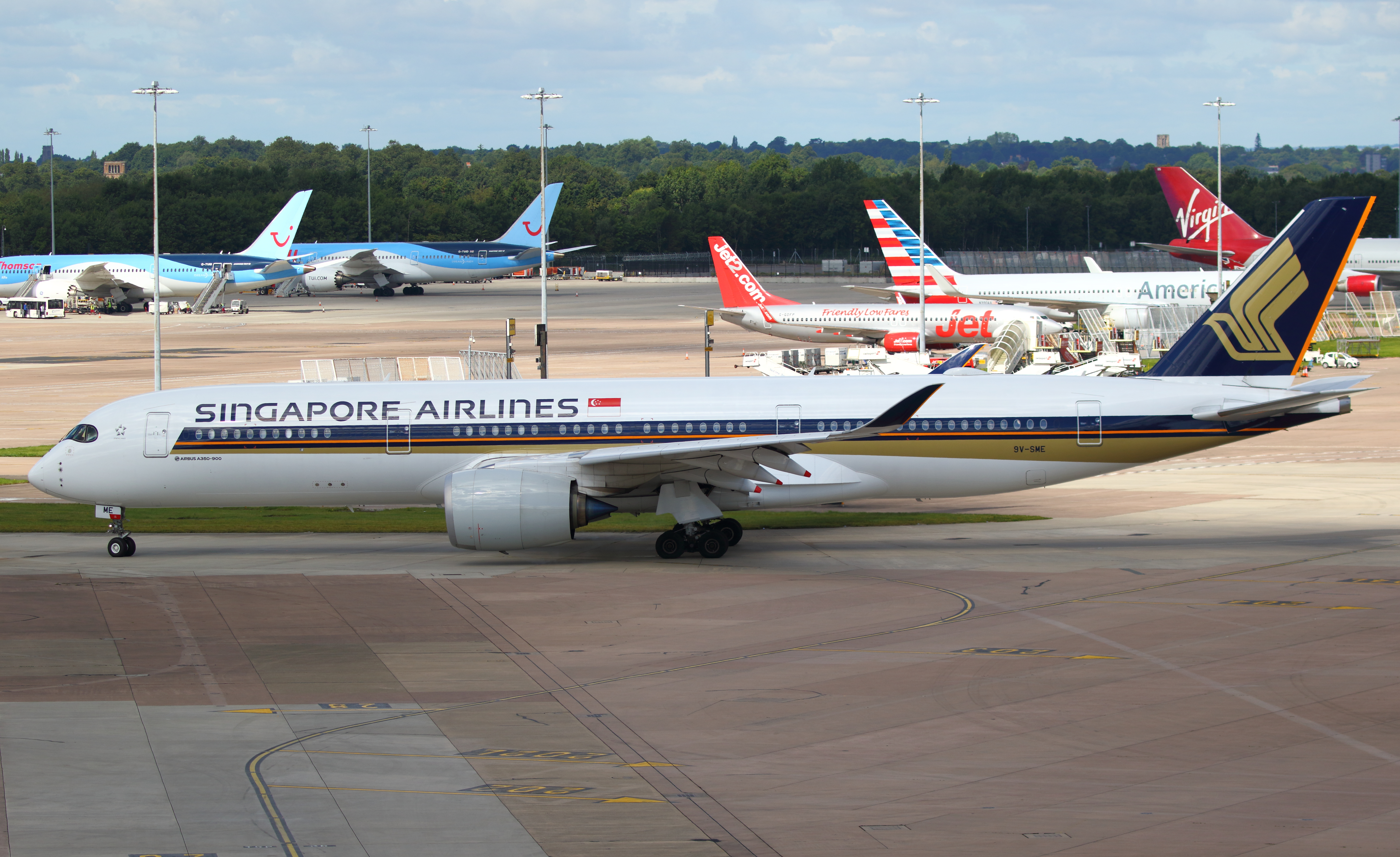 File Singapore Airlines A350 941 9v Sme Taxiing At Manchester Airport 4 Jpg Wikimedia Commons