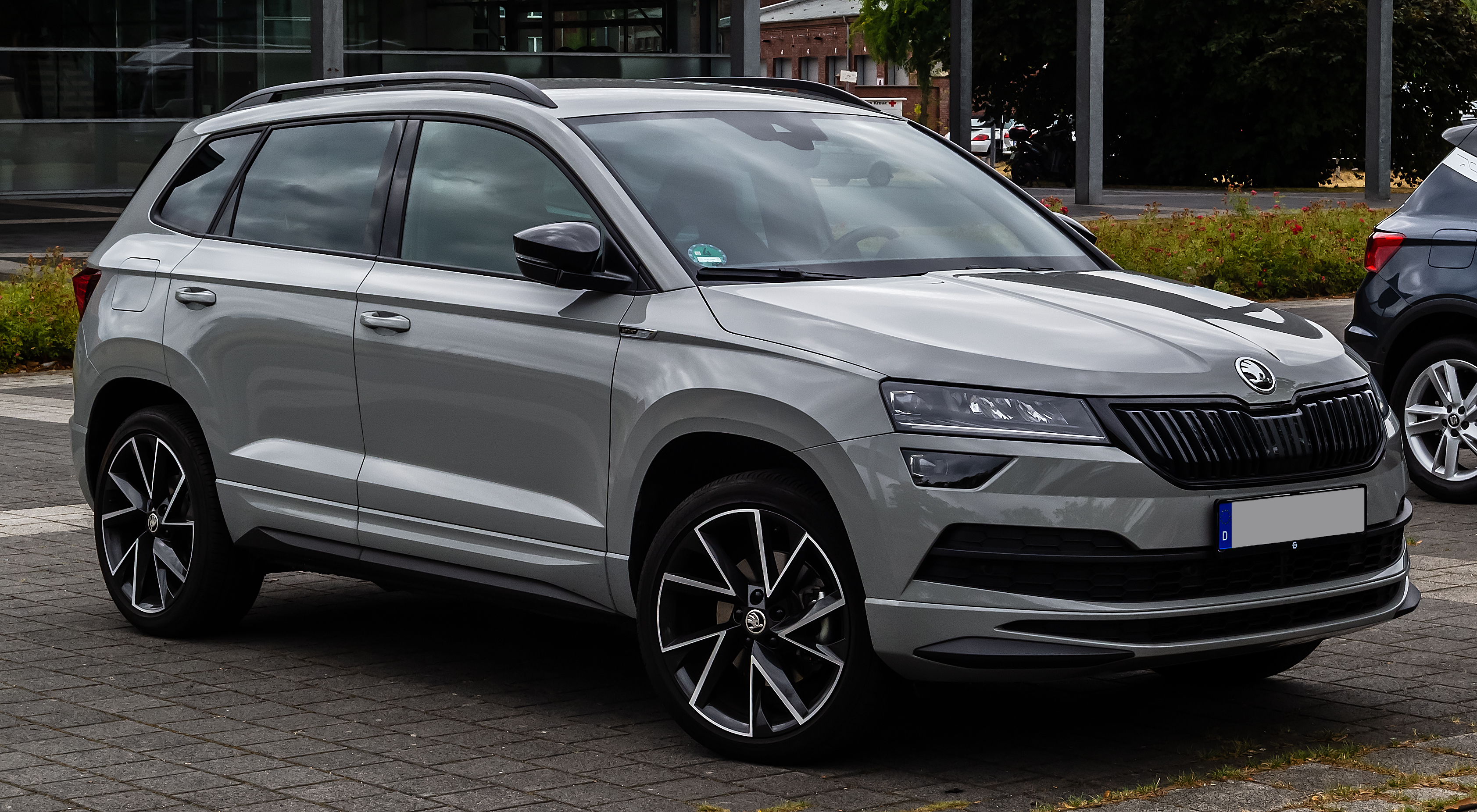 File:Skoda Karoq 2.0 TDI 4x4 Sportline – f 14072019.jpg - Wikimedia Commons