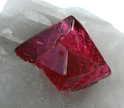 File:Spinel-232926.jpg