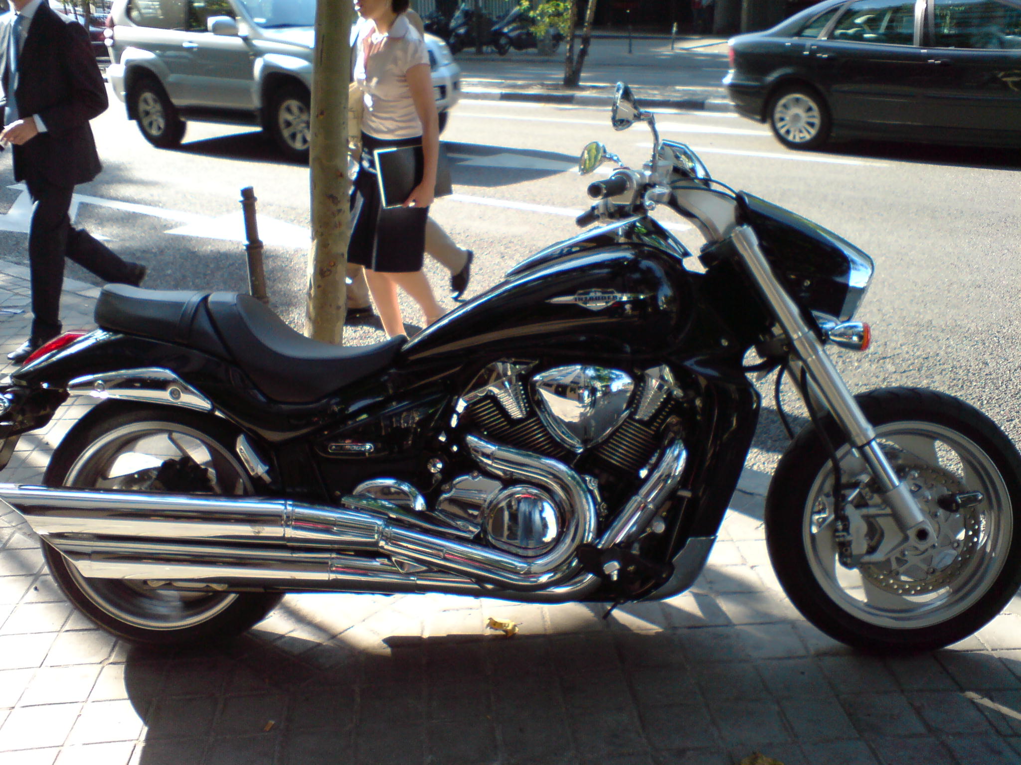 suzuki intruder 
